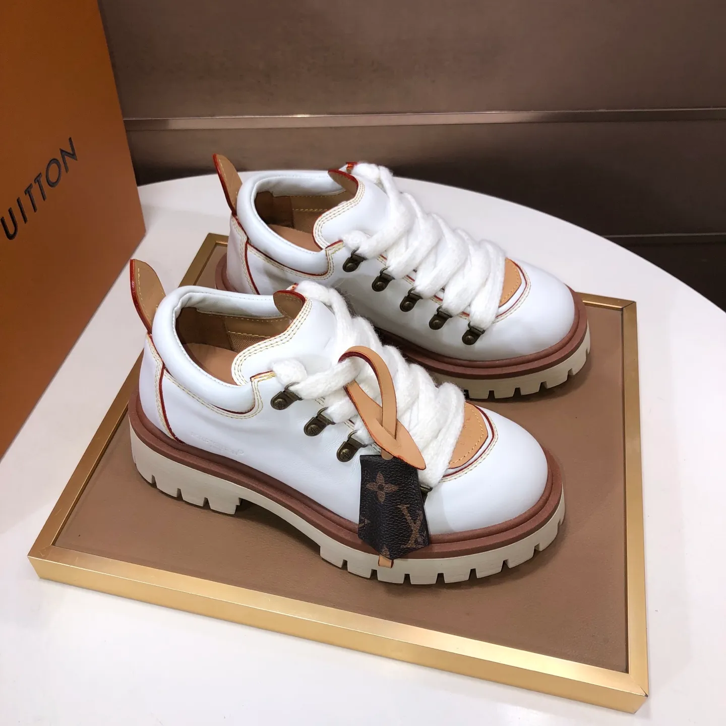 Men's shoes 💰660💰 LV Louis Vuitton 2025 autumn and winter new couple's new style, the original version is developed one to one, retro fashion, handsome and cool mountaineering derby shoes are out of stock 👍 💎 Material: imported first-layer cowhide 💎 Lining: imported lambskin 💎 Outsole: original molded TR non-slip sole 💎 Bottom height: 3.5cm 💎 Shoe size: 35-45 for both men and women